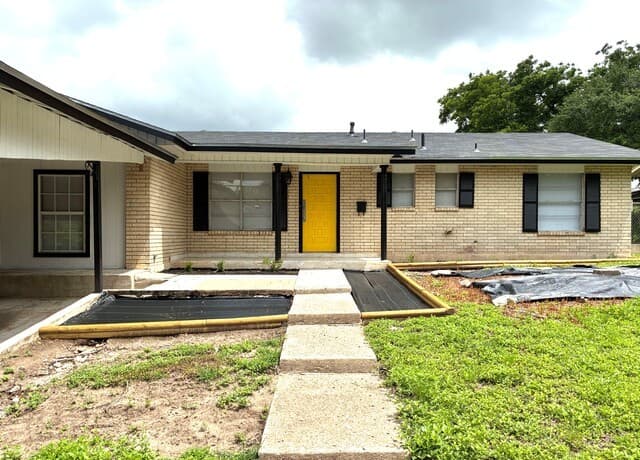 Home for sale at 715 Cosgrove St in San Antonio, TX — photo 2