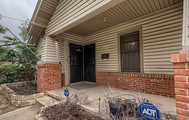 Home for sale at 731 Peabody Ave in San Antonio, TX — photo 2
