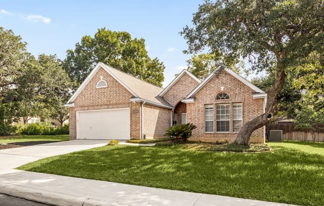 Home for sale at 3011 Fall Crest Dr in San Antonio, TX — photo 2