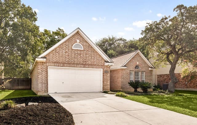 Home for sale at 3011 Fall Crest Dr in San Antonio, TX — photo 4
