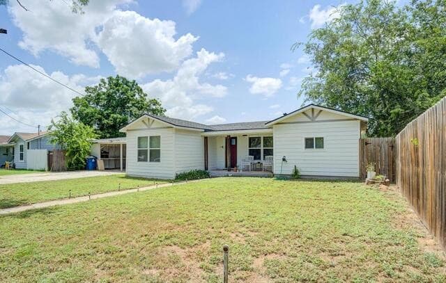 Home for sale at 303 Lee Dr in Devine, TX — photo 2