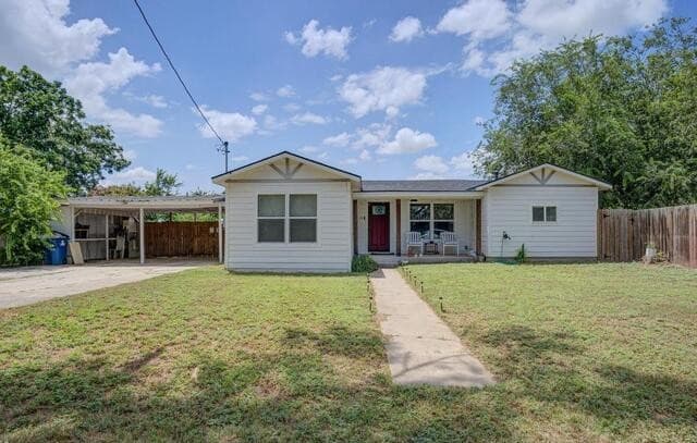 Home for sale at 303 Lee Dr in Devine, TX — photo 3