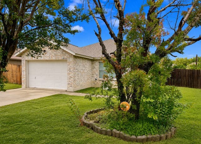 3-bedroom rental at 8206 Longhorn Ridge Dr in Converse, TX — photo 2