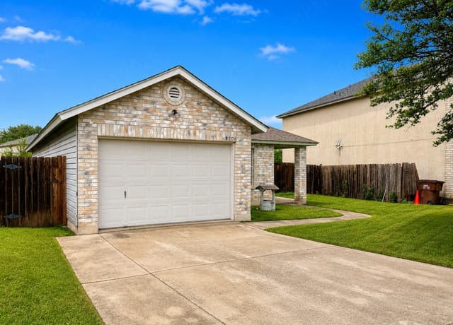 3-bedroom rental at 8206 Longhorn Ridge Dr in Converse, TX — photo 3