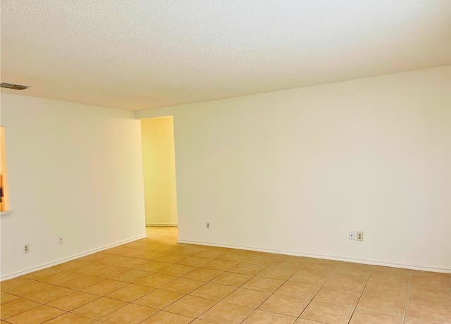 3-bedroom rental at 8206 Longhorn Ridge Dr in Converse, TX — photo 4