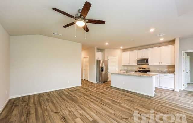 4-bedroom rental at 13519 Paxton Boulevard in St Hedwig, TX — photo 3