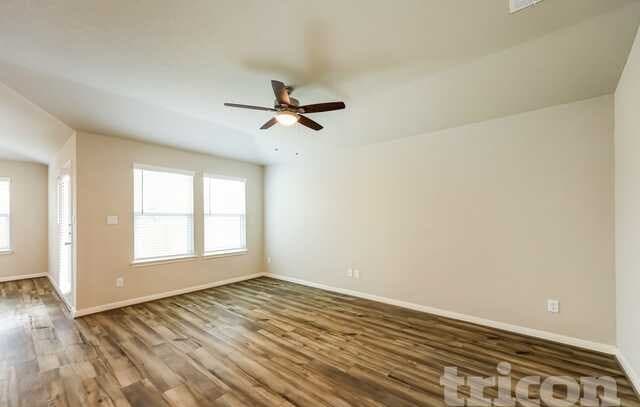 4-bedroom rental at 13519 Paxton Boulevard in St Hedwig, TX — photo 4