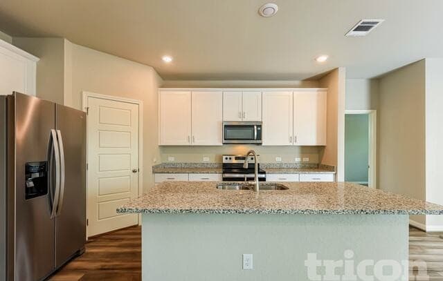 4-bedroom rental at 13519 Paxton Boulevard in St Hedwig, TX — photo 5