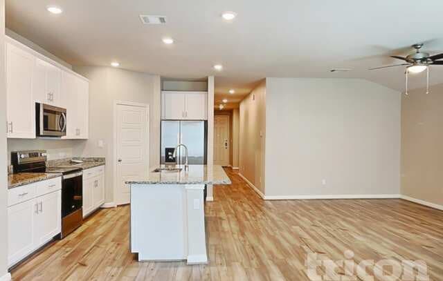 4-bedroom rental at 5816 Zoey in St Hedwig, TX — photo 5