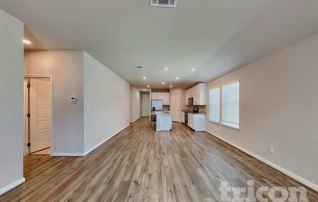 3-bedroom rental at 13543 Paxton Blvd in St Hedwig, TX — photo 3