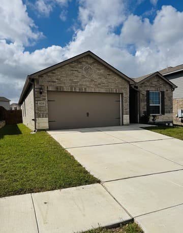 3-bedroom rental at 9219 Bennett Frst in Converse, TX — photo 2