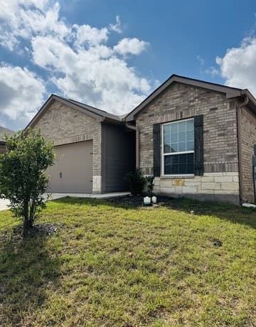 3-bedroom rental at 9219 Bennett Frst in Converse, TX — photo 3