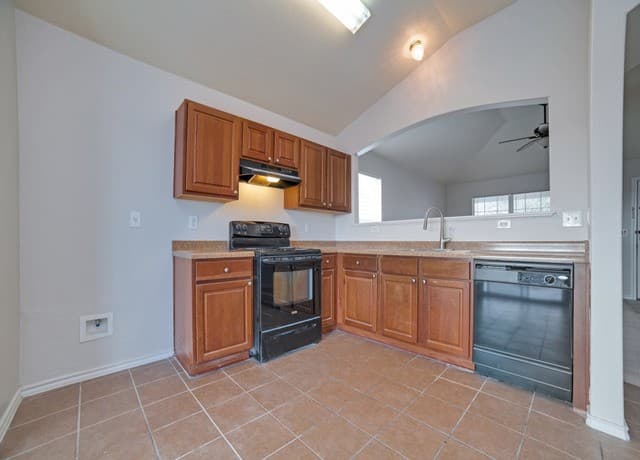 3-bedroom rental at 7318 Copper in Converse, TX — photo 4