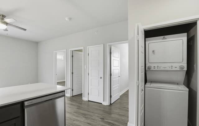 2-bedroom rental at 711 S Frio Unit 1104 in San Antonio, TX — photo 5