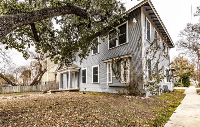 3-bedroom rental at 723 E Euclid Ave in San Antonio, TX — photo 2