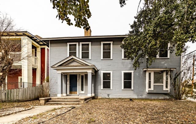 3-bedroom rental at 723 E Euclid Ave in San Antonio, TX — photo 3