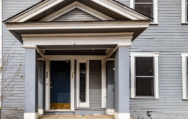 3-bedroom rental at 723 E Euclid Ave in San Antonio, TX — photo 4
