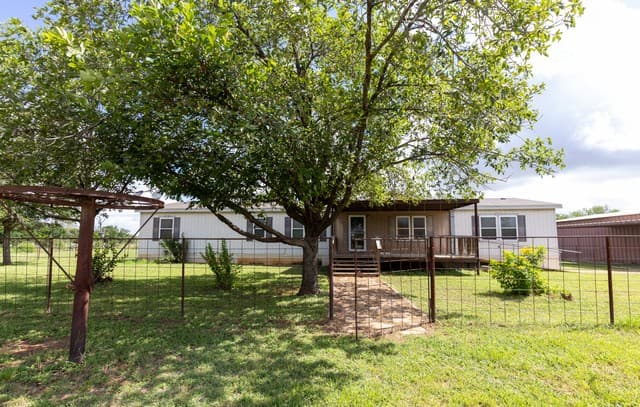 Home for sale at 4780 County Road 307 in Jourdanton, TX — photo 1