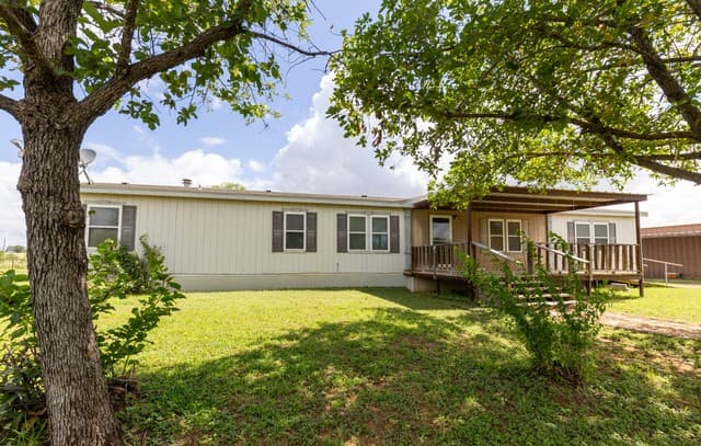 Home for sale at 4780 County Road 307 in Jourdanton, TX — photo 2