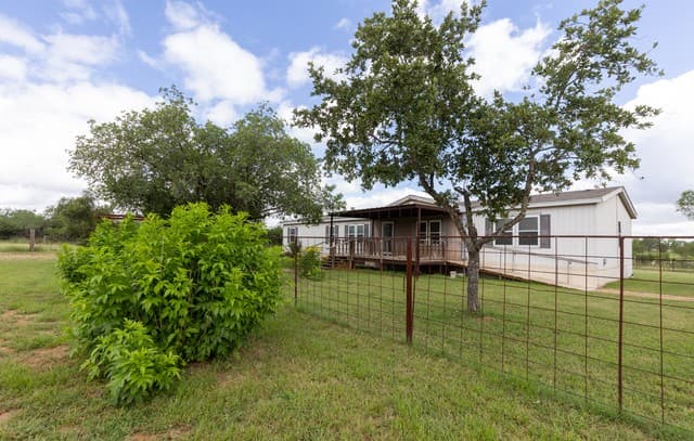 Home for sale at 4780 County Road 307 in Jourdanton, TX — photo 3