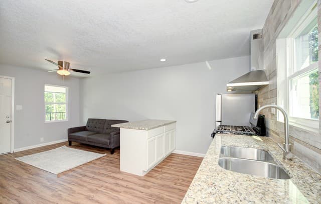 1-bedroom rental at 218 Natalen Ave in San Antonio, TX — photo 4