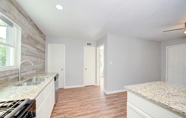 1-bedroom rental at 218 Natalen Ave in San Antonio, TX — photo 5
