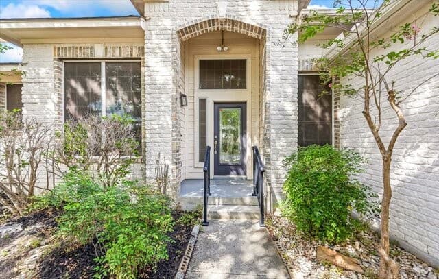 Home for sale at 240 Cinnabar Trl in Cibolo, TX — photo 3
