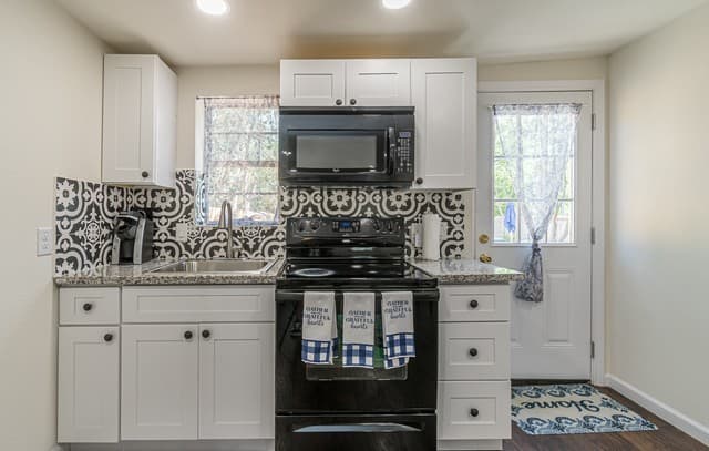 2-bedroom rental at 207 Hermine Blvd Unit 1 in San Antonio, TX — photo 4