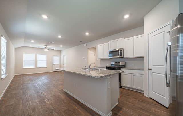 3-bedroom rental at 15531 Clove Spice in Von Ormy, TX — photo 3
