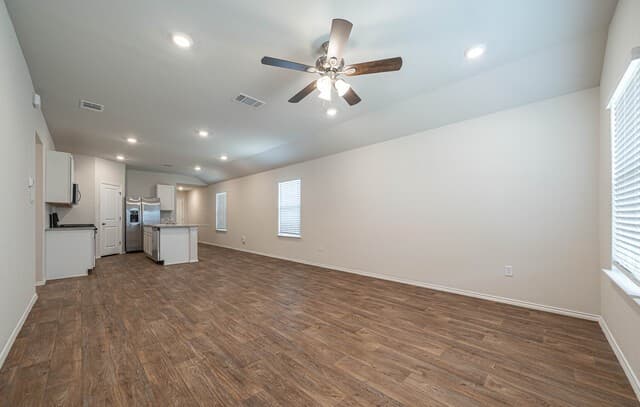 3-bedroom rental at 15531 Clove Spice in Von Ormy, TX — photo 5