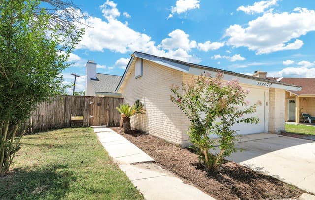 Home for sale at 5900 Lake Superior St in San Antonio, TX — photo 2
