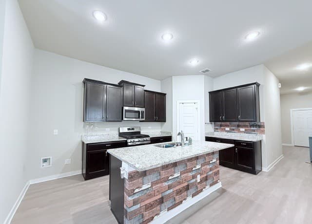 3-bedroom rental at 10739 Rosalina Loop in Converse, TX — photo 3