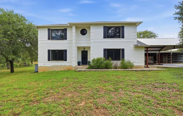 Home for sale at 302 Whispering Oaks in Adkins, TX — photo 1