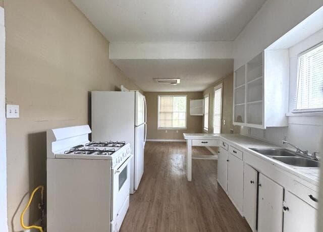 Home for sale at 326 Stonewall St in San Antonio, TX — photo 4