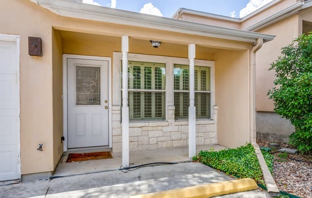 2-bedroom rental at 3202 Eisenhauer #801 Unit 801 in San Antonio, TX — photo 3