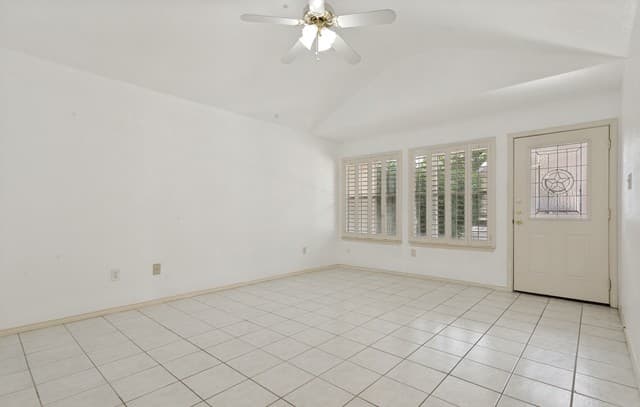2-bedroom rental at 3202 Eisenhauer #801 Unit 801 in San Antonio, TX — photo 4