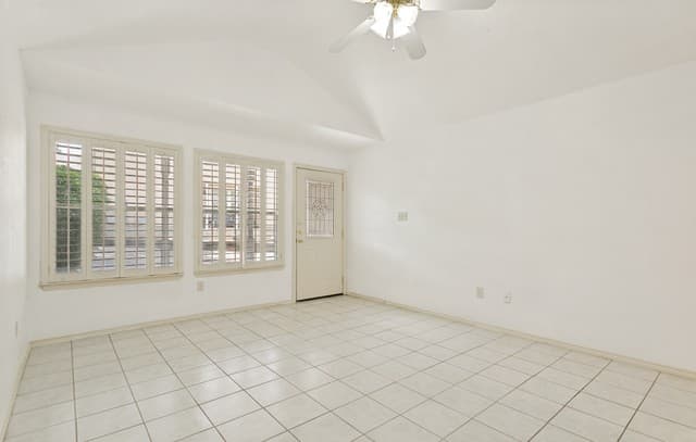 2-bedroom rental at 3202 Eisenhauer #801 Unit 801 in San Antonio, TX — photo 5