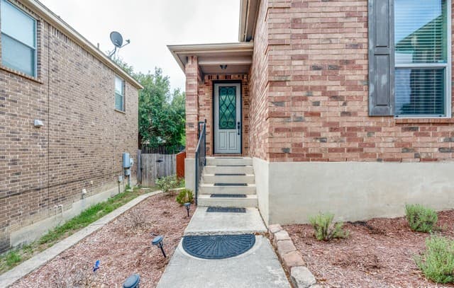 Home for sale at 6706 Alpine Crst in San Antonio, TX — photo 5