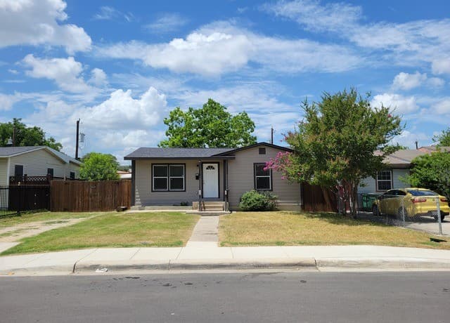 2-bedroom rental at 119 Venice in San Antonio, TX — photo 2