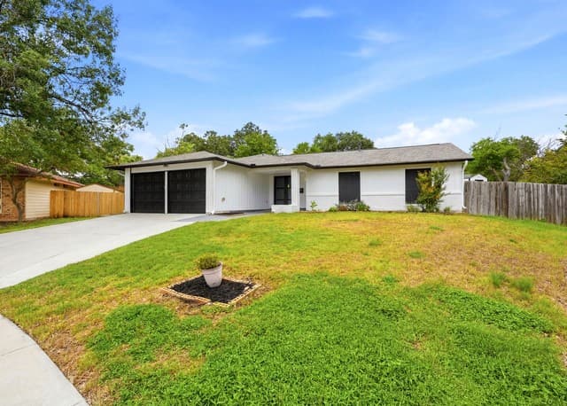 Home for sale at 12103 Stevens Ct in Live Oak, TX — photo 4