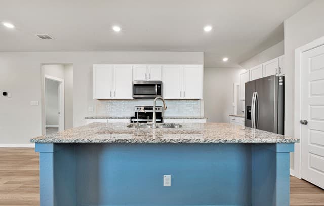 4-bedroom rental at 4030 Bellamy Bnd in San Antonio, TX — photo 2