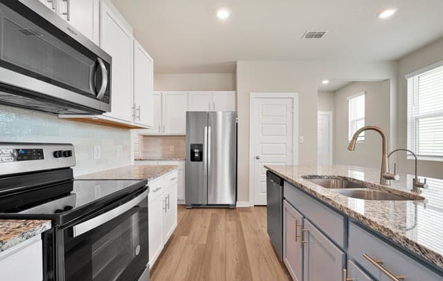 4-bedroom rental at 4030 Bellamy Bnd in San Antonio, TX — photo 3