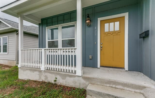 3-bedroom rental at 423 Channing Ave in San Antonio, TX — photo 3