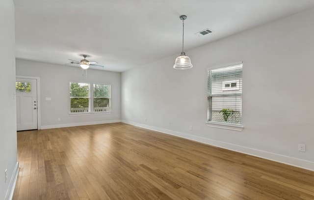 3-bedroom rental at 423 Channing Ave in San Antonio, TX — photo 4