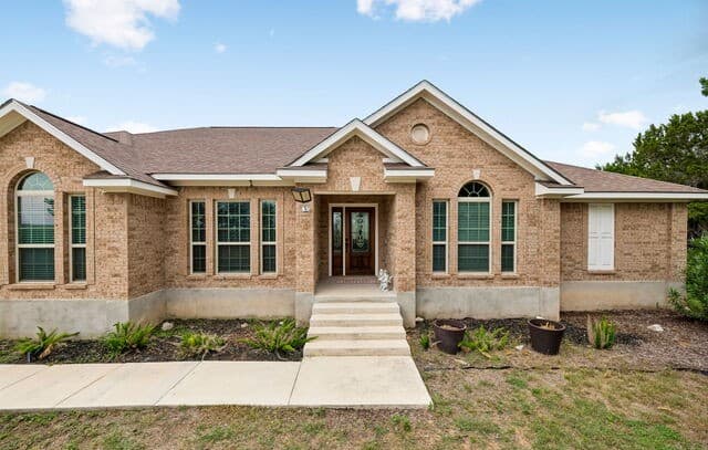 Home for sale at 1544 County Road 2801 E in Mico, TX — photo 2