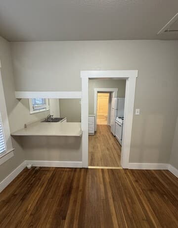 1-bedroom rental at 1811 McKinley Ave in San Antonio, TX — photo 3