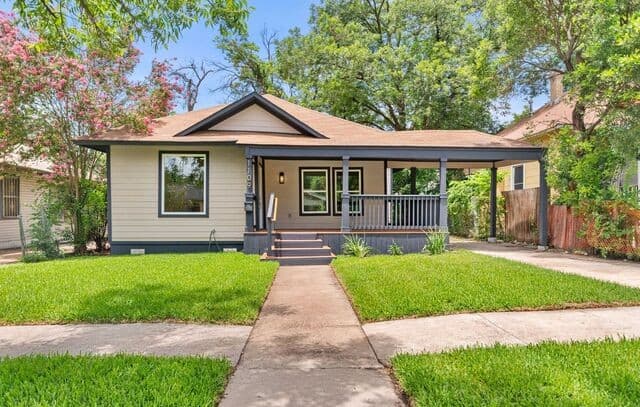 Home for sale at 1109 W Huisache Avenue in San Antonio, TX — photo 1