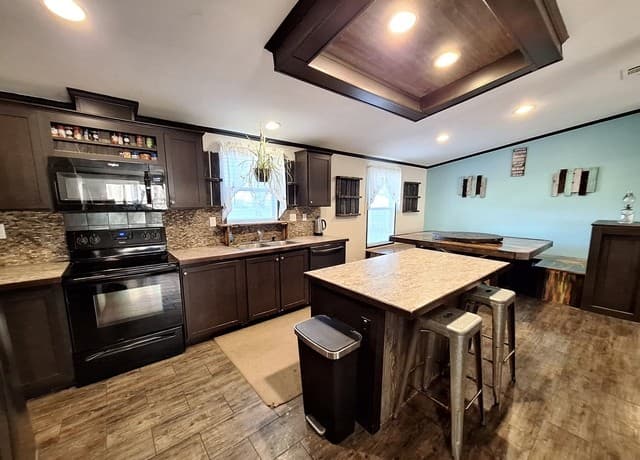 Home for sale at 411 County Road 561 in Castroville, TX — photo 4