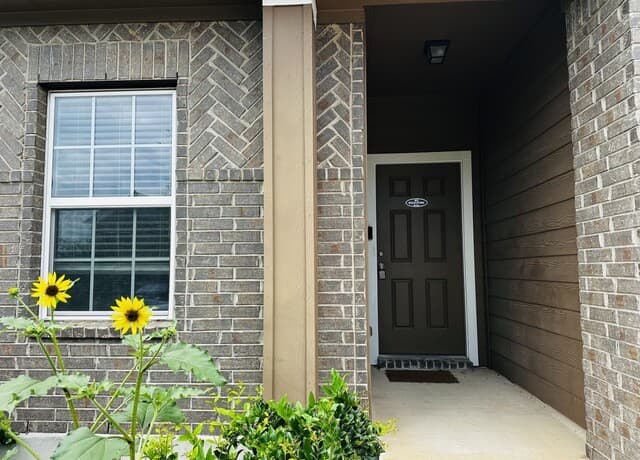 3-bedroom rental at 8907 Ladbroke Grv in Converse, TX — photo 3