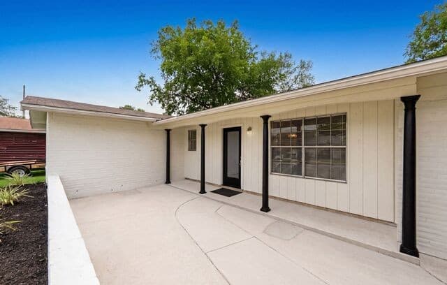 Home for sale at 7830 Bronco Ln in San Antonio, TX — photo 5